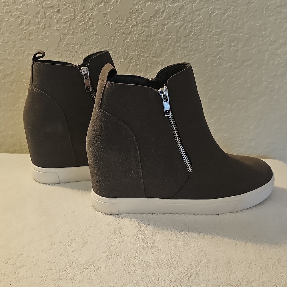 Athlefit Gray Ankle Side Zip  Booties Comfy Casual Size 9.5 EUC - Picture 4 of 12